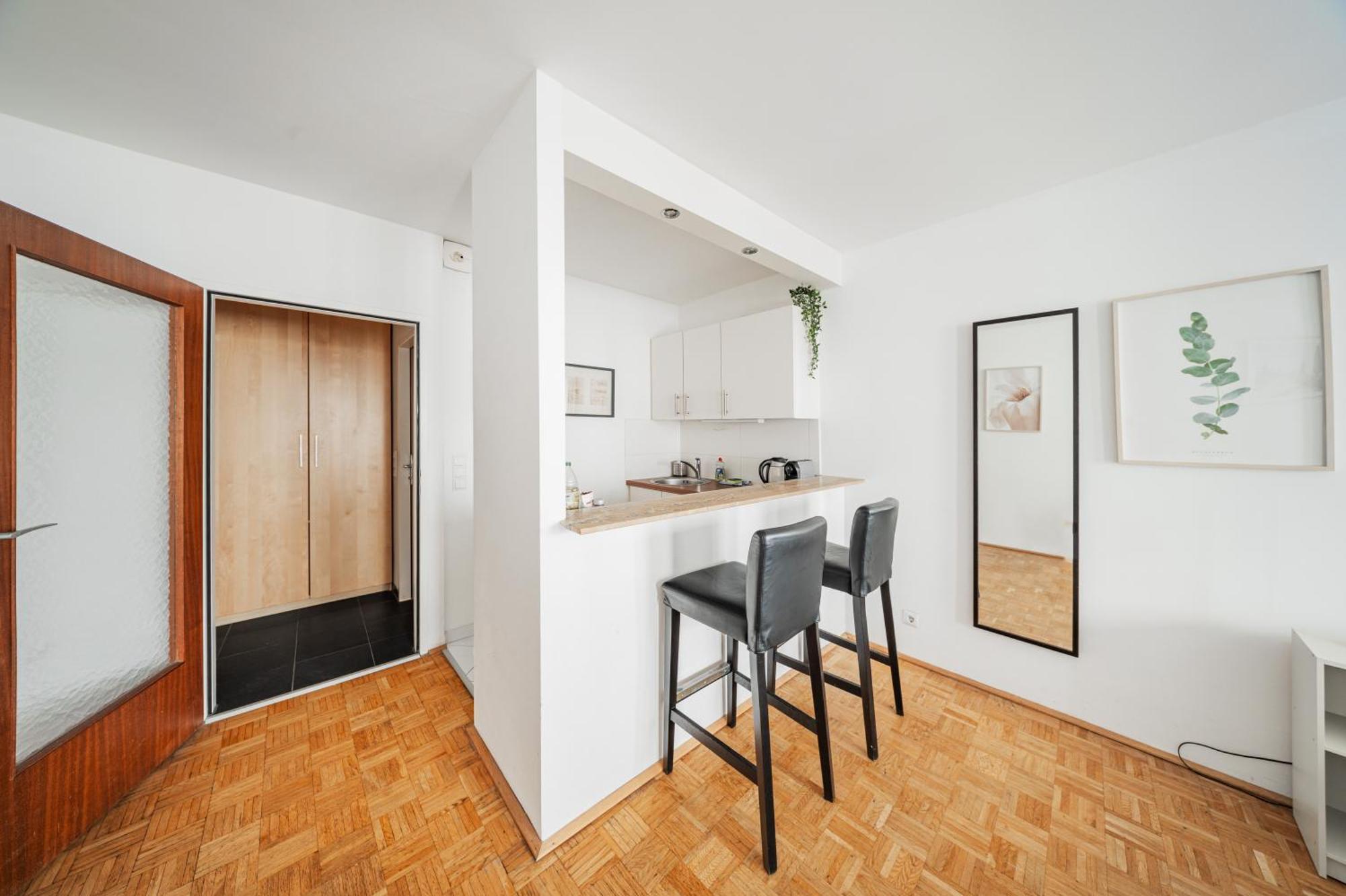Studio Next To Karlskirche #17 Appartement Wenen Buitenkant foto