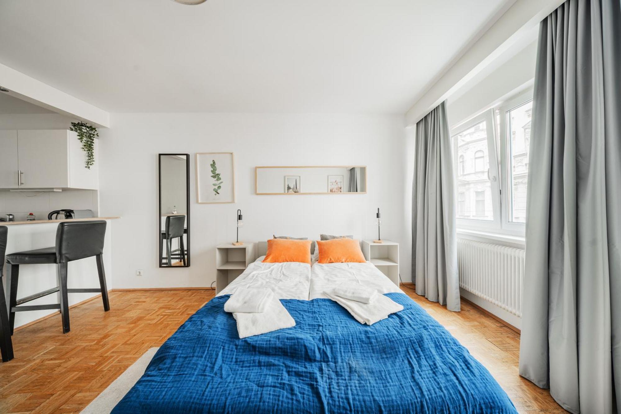 Studio Next To Karlskirche #17 Appartement Wenen Buitenkant foto